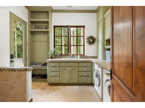 5564 SW Prosperity Park Road Tualatin OR 97062