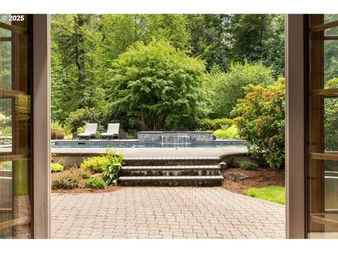 5564 SW Prosperity Park Road Tualatin OR 97062