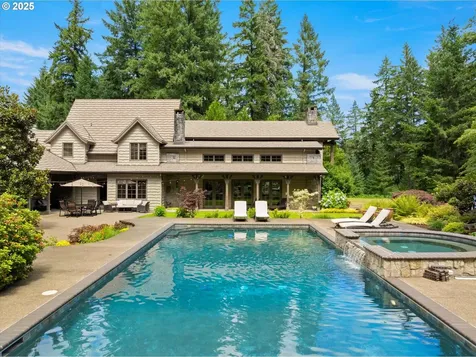 5564 SW Prosperity Park Road Tualatin OR 97062