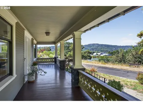 1036 SE Sellwood Boulevard Portland OR 97202