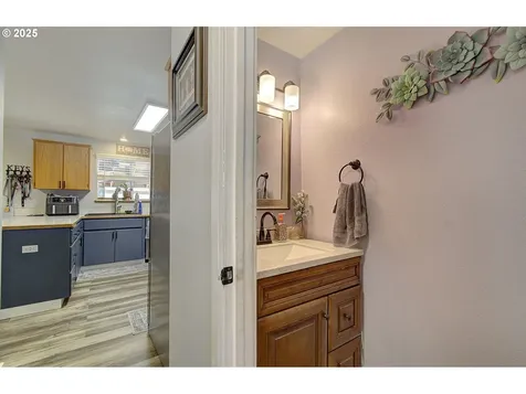 9511 NE 133rd Avenue Vancouver WA 98682
