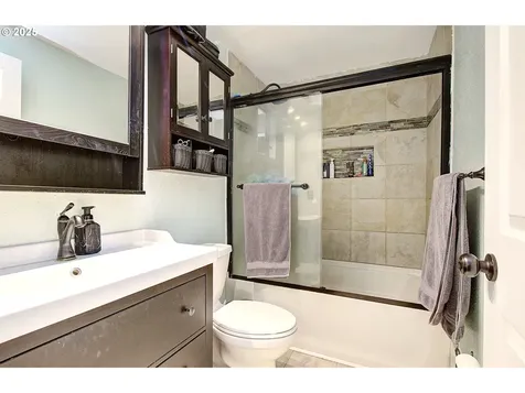9511 NE 133rd Avenue Vancouver WA 98682