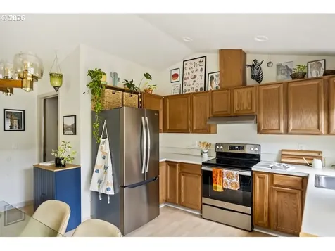 636 SE 84th Avenue Portland OR 97216