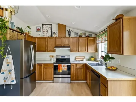 636 SE 84th Avenue Portland OR 97216