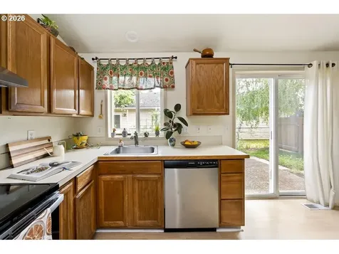 636 SE 84th Avenue Portland OR 97216