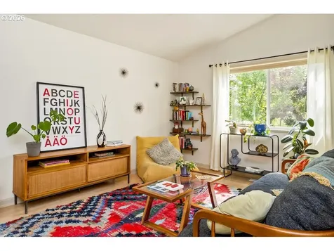 636 SE 84th Avenue Portland OR 97216