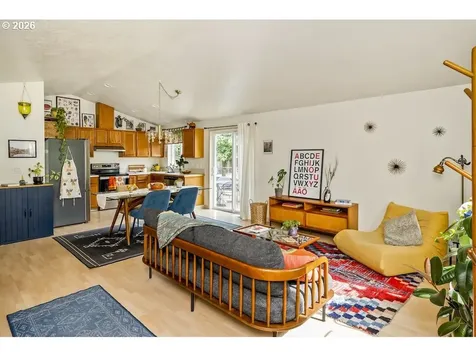 636 SE 84th Avenue Portland OR 97216