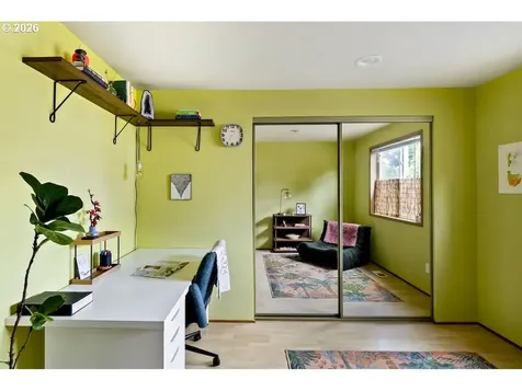 636 SE 84th Avenue Portland OR 97216