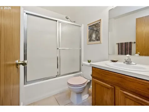 636 SE 84th Avenue Portland OR 97216
