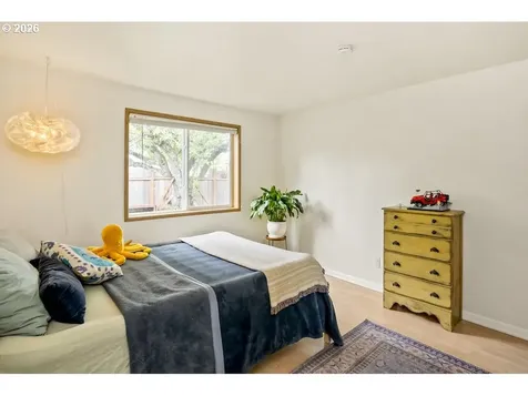 636 SE 84th Avenue Portland OR 97216