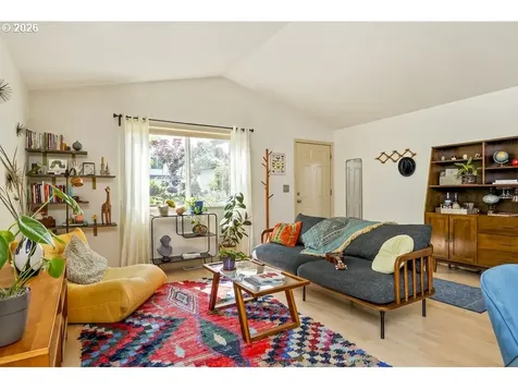 636 SE 84th Avenue Portland OR 97216