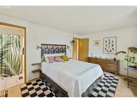 636 SE 84th Avenue Portland OR 97216