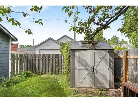636 SE 84th Avenue Portland OR 97216