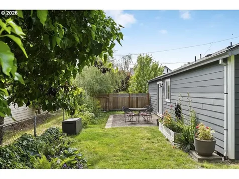 636 SE 84th Avenue Portland OR 97216