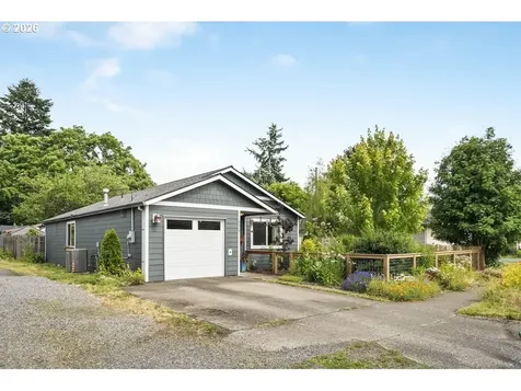 636 SE 84th Avenue Portland OR 97216
