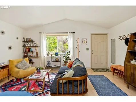 636 SE 84th Avenue Portland OR 97216