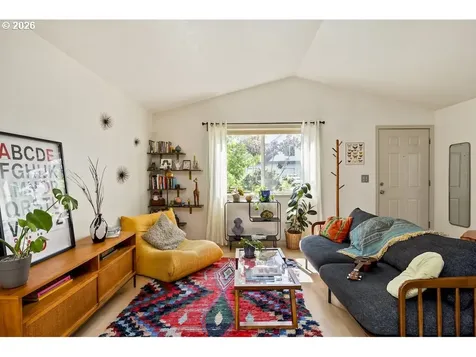 636 SE 84th Avenue Portland OR 97216