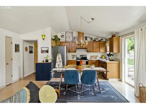 636 SE 84th Avenue Portland OR 97216