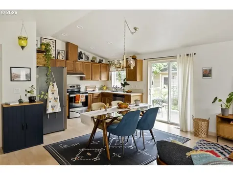 636 SE 84th Avenue Portland OR 97216
