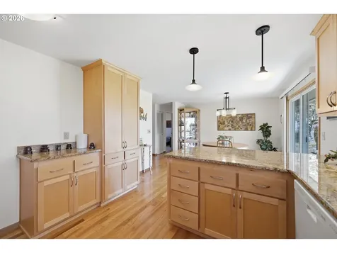 27805 Green Oaks Drive Eugene OR 97402