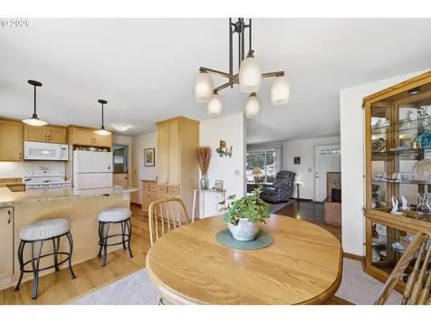 27805 Green Oaks Drive Eugene OR 97402