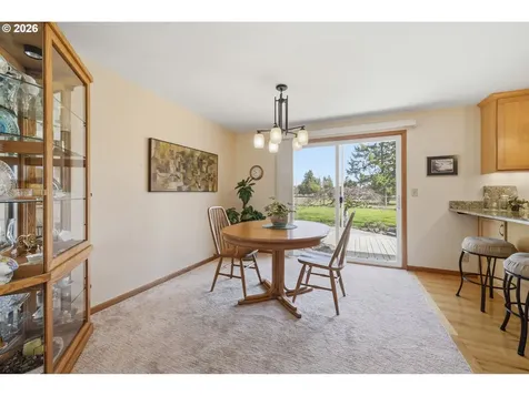 27805 Green Oaks Drive Eugene OR 97402