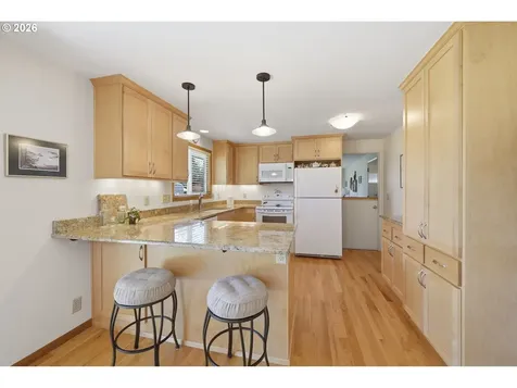27805 Green Oaks Drive Eugene OR 97402