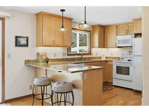 27805 Green Oaks Drive Eugene OR 97402