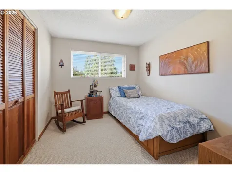 27805 Green Oaks Drive Eugene OR 97402