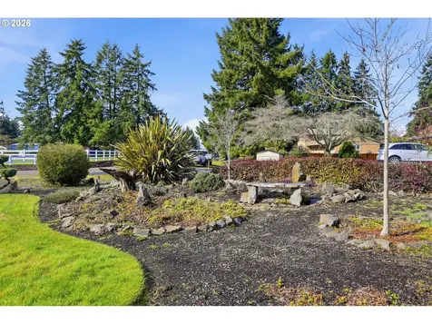 27805 Green Oaks Drive Eugene OR 97402