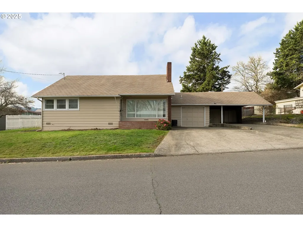 1740 NW Lynwood Street Roseburg OR 97471