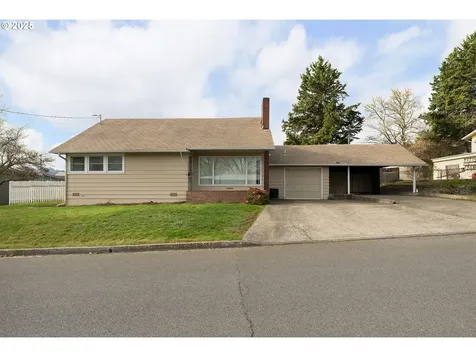 1740 NW Lynwood Street Roseburg OR 97471