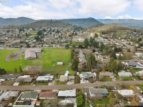 1740 NW Lynwood Street Roseburg OR 97471