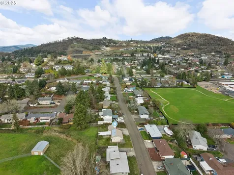 1740 NW Lynwood Street Roseburg OR 97471