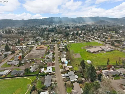 1740 NW Lynwood Street Roseburg OR 97471