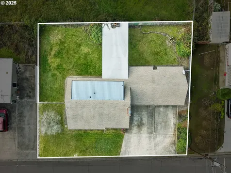 1740 NW Lynwood Street Roseburg OR 97471