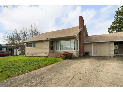 1740 NW Lynwood Street Roseburg OR 97471