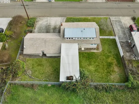 1740 NW Lynwood Street Roseburg OR 97471
