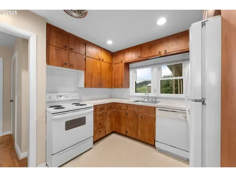 1740 NW Lynwood Street Roseburg OR 97471