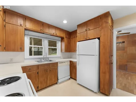 1740 NW Lynwood Street Roseburg OR 97471