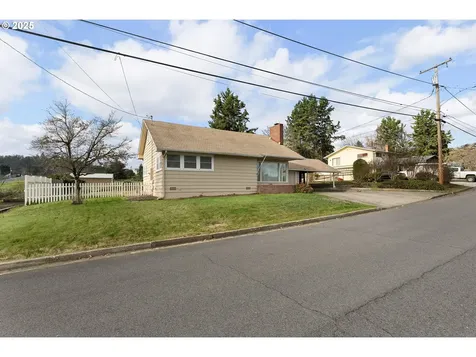 1740 NW Lynwood Street Roseburg OR 97471