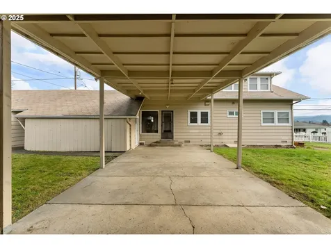 1740 NW Lynwood Street Roseburg OR 97471