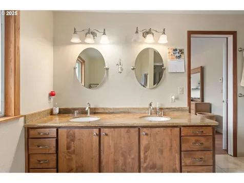 2746 Harlow Road Eugene OR 97401
