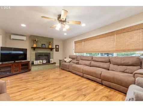 2746 Harlow Road Eugene OR 97401