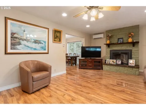 2746 Harlow Road Eugene OR 97401