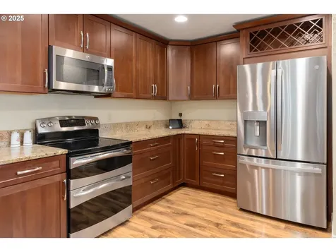 2746 Harlow Road Eugene OR 97401