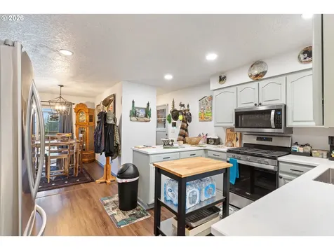 2025 NW Delridge Avenue Roseburg OR 97471