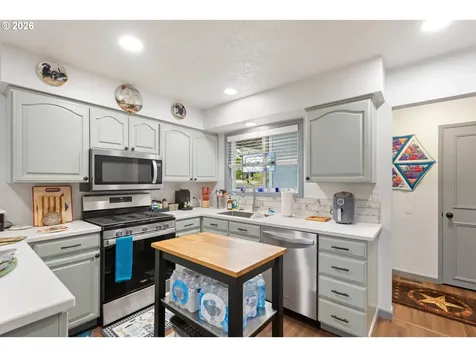 2025 NW Delridge Avenue Roseburg OR 97471