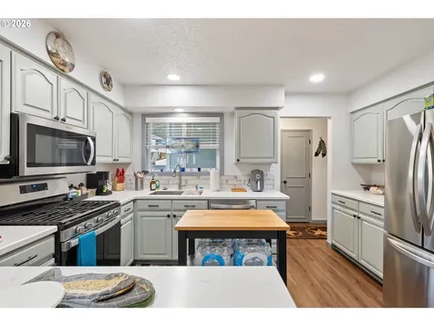 2025 NW Delridge Avenue Roseburg OR 97471