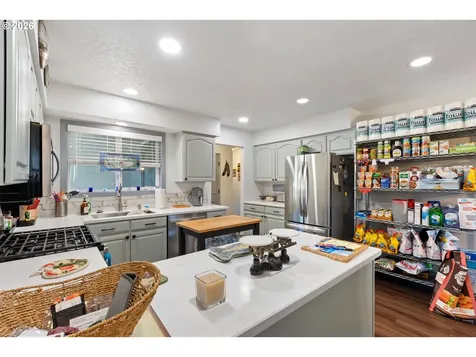 2025 NW Delridge Avenue Roseburg OR 97471